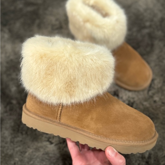 Women’s Ugg Mini Toscana Cuff Boot - Picture 1 of 5